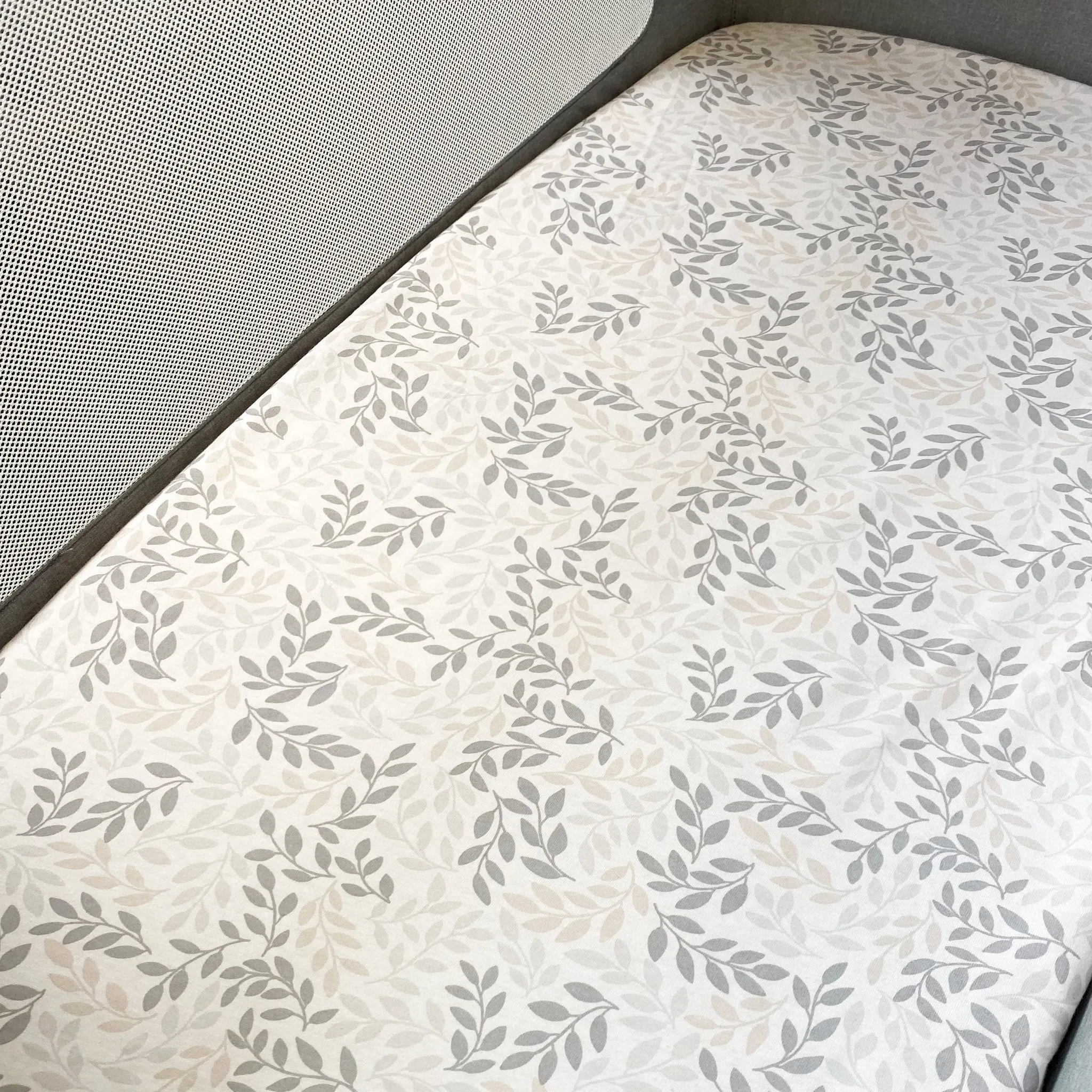 Shnuggle Air Lite Crib & Bedding Bundle